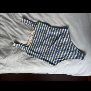 Babaton contour bodysuit
Blue and beige stripes
